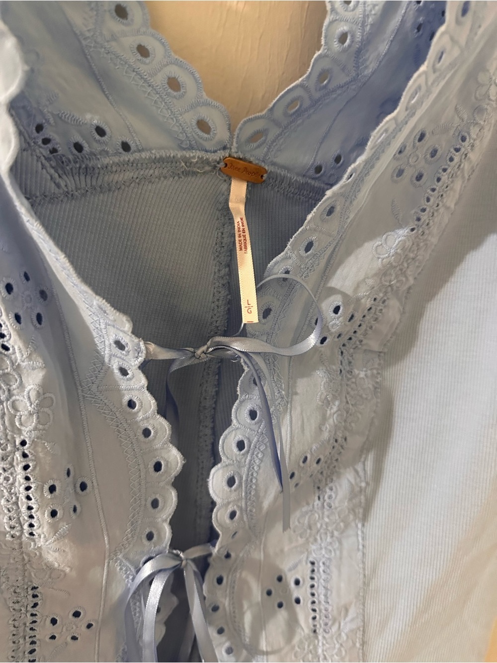 Free People Light Blue Eyelet gesibelle Tie-Front Sleeveless Top - Picture 3 of 4